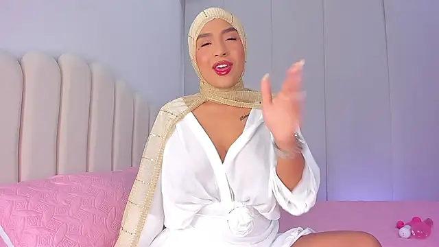 Snapshot of Amira-Zahra chatting on May 1, 2026, 10:26 pm Amira-Zahra online show from May 1, 2026, 10:26 pm