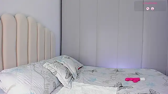 Snapshot of Amira-Zahra chatting on February 12, 2026, 10:04 am Amira-Zahra online show from February 12, 2026, 10:04 am