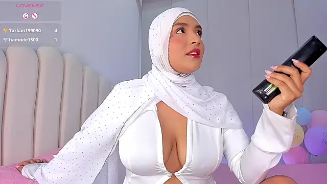 Snapshot of Amira-Zahra chatting on May 20, 2026, 9:23 pm Amira-Zahra online show from May 20, 2026, 9:23 pm