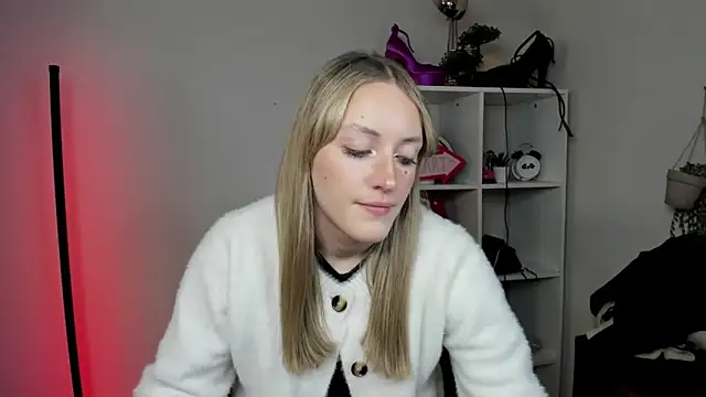 EvelynBlond online show from March 26, 2026, 6:28 pm