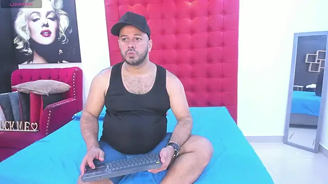 Christopher Cruz  online show from December 16, 2025, 11:09 pm