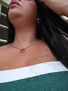 Snapshot of Layla-daring chatting on February 16, 2026, 6:28 pm Layla-daring online show from February 16, 2026, 6:28 pm