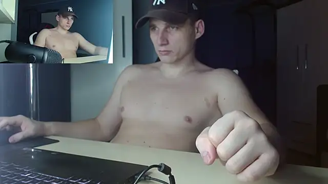 Poliglotjoe1 online show from December 16, 2025, 5:39 pm