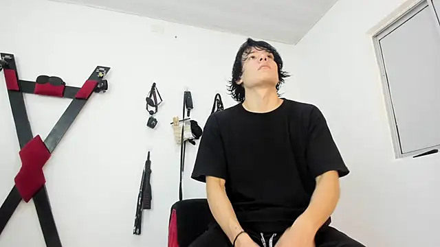 Kenai Lavis online show from November 20, 2025, 12:17 pm