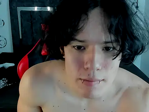 Kenai Lavis online show from December 17, 2025, 7:52 pm