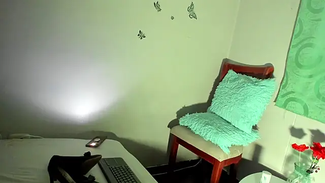 tiffanystorms- online show from December 5, 2025, 9:30 am