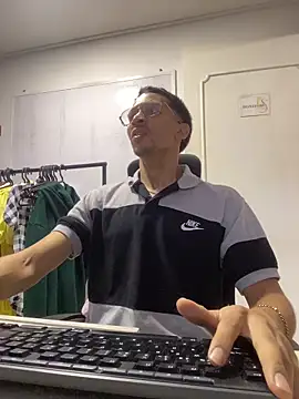 charlie bass online show from November 27, 2025, 4:02 am