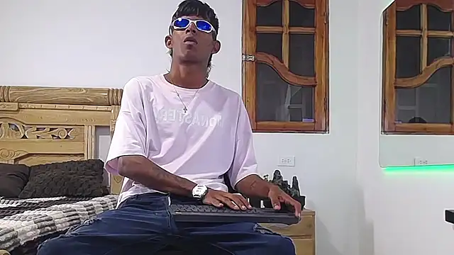 Snapshot of black_boy22_ chatting on December 1, 2025, 2:45 am black boy22 online show from December 1, 2025, 2:45 am