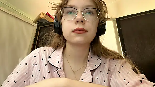 Snapshot of LouettaTornese chatting on November 23, 2025, 8:13 am LouettaTornese online show from November 23, 2025, 8:13 am