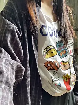 XndSeraphina online show from April 12, 2026, 4:49 am