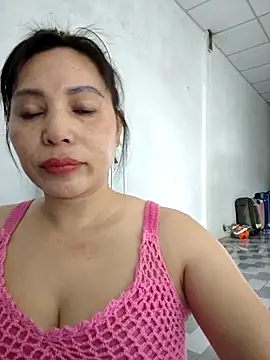 Snapshot of akura-03 chatting on November 22, 2025, 6:12 am akura-03 online show from November 22, 2025, 6:12 am