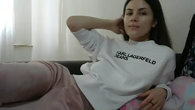 Snapshot of Erii18 chatting on February 13, 2026, 1:44 pm Erii18 online show from February 13, 2026, 1:44 pm