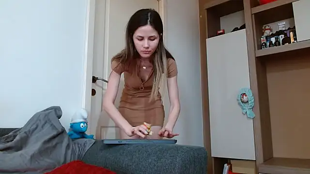 Erii18 online show from March 16, 2026, 1:04 pm