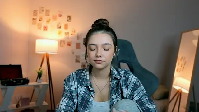 Vexorine online show from April 21, 2026, 7:31 pm