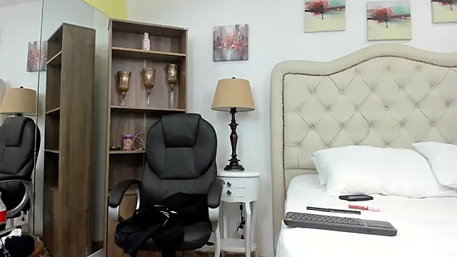 molly madisson  online show from February 23, 2026, 12:17 pm