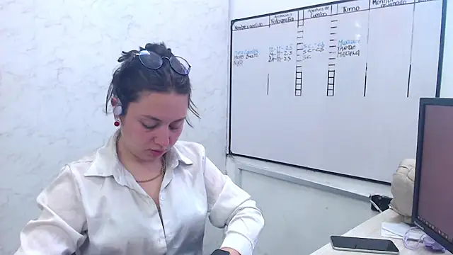 Snapshot of Alice_Sinclair_ chatting on November 24, 2025, 12:38 pm Alice Sinclair online show from November 24, 2025, 12:38 pm