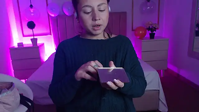 Snapshot of Alice_Sinclair_ chatting on November 26, 2025, 12:38 pm Alice Sinclair online show from November 26, 2025, 12:38 pm