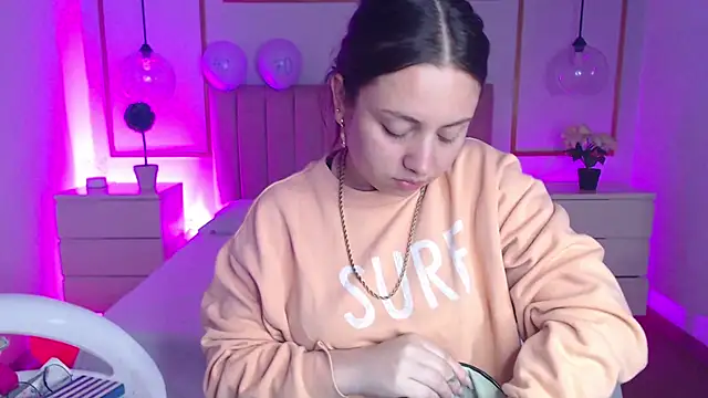 Snapshot of Alice_Sinclair_ chatting on November 25, 2025, 12:27 pm Alice Sinclair online show from November 25, 2025, 12:27 pm