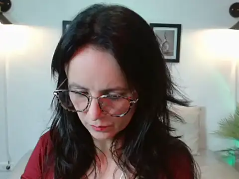 Juliana  lx online show from February 3, 2026, 1:49 pm