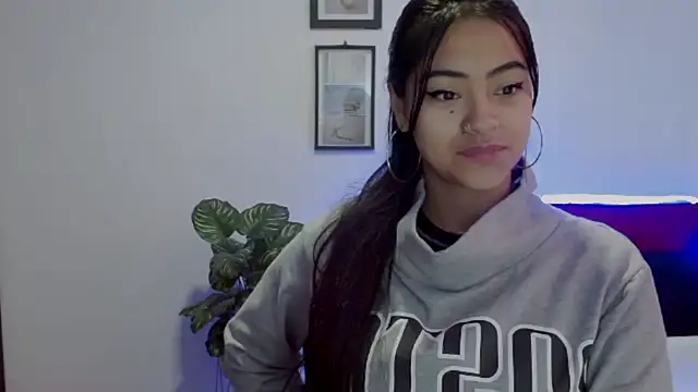 Juliana  lx online show from April 15, 2026, 2:10 pm