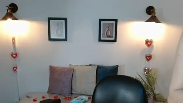 Juliana  lx online show from February 28, 2026, 2:17 pm