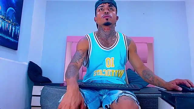 Hot Latino x online show from February 16, 2026, 12:37 pm