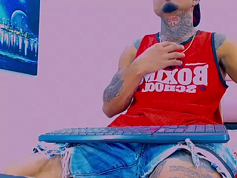 Hot Latino x online show from March 5, 2026, 12:24 pm