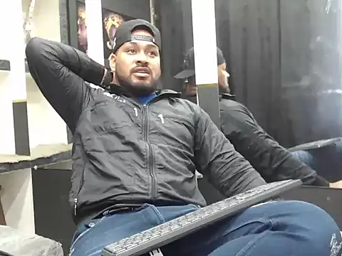 Snapshot of Liam_hairy chatting on December 4, 2025, 3:27 am Liam hairy online show from December 4, 2025, 3:27 am