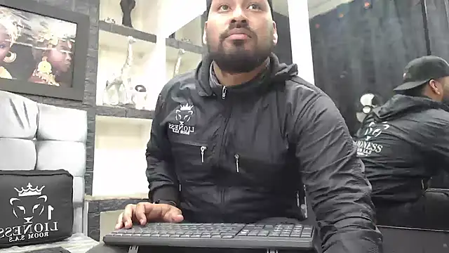 Snapshot of Liam_hairy chatting on November 29, 2025, 2:55 am Liam hairy online show from November 29, 2025, 2:55 am