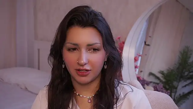 DovieMascall online show from November 24, 2025, 7:41 am