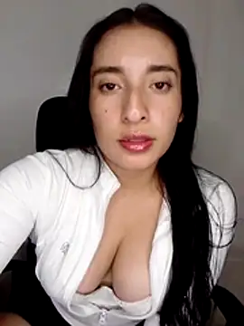 kira-stormm online show from April 12, 2026, 9:40 pm