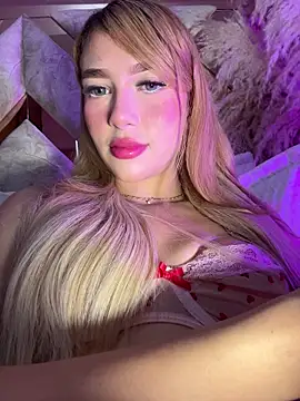 valeryfox   online show from December 18, 2025, 10:35 pm