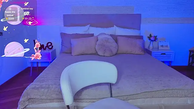 Camila 777  online show from November 29, 2025, 10:43 pm