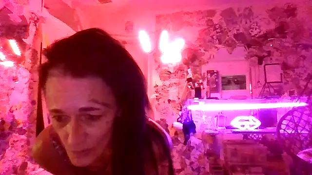 Snapshot of chaoticluvbug chatting on December 23, 2025, 6:45 am chaoticluvbug online show from December 23, 2025, 6:45 am