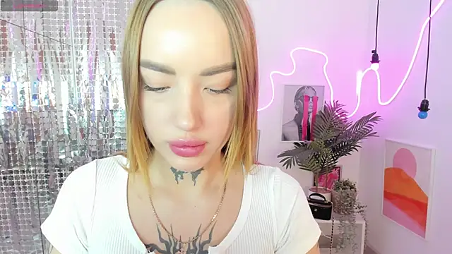 MarquiseMuse online show from December 2, 2025, 9:55 am