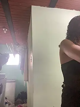 Snapshot of Brianna77 chatting on December 17, 2025, 9:42 pm Brianna77 online show from December 17, 2025, 9:42 pm