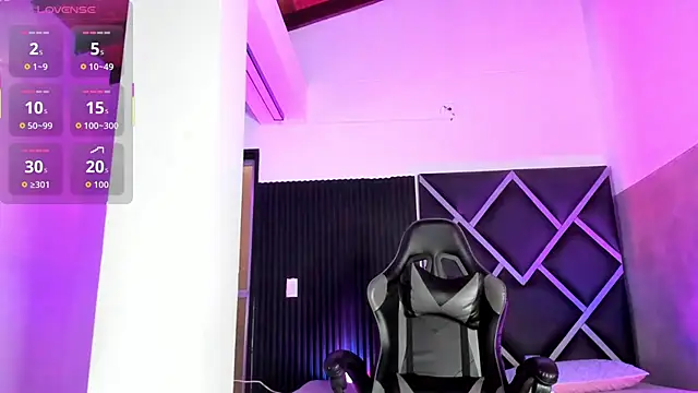 Alise-Mason online show from December 22, 2025, 9:26 pm