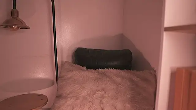 Mackenzie Lia online show from December 15, 2025, 8:03 pm