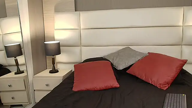 SkalerthFoxx online show from April 14, 2026, 1:27 pm