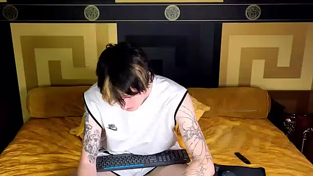 Snapshot of TRAVIS_CLAS chatting on November 23, 2025, 8:19 pm TRAVIS CLAS online show from November 23, 2025, 8:19 pm