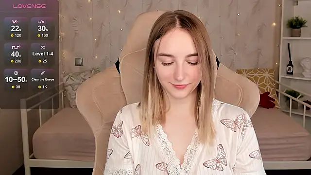 Snapshot of Shy_Polly chatting on February 3, 2026, 2:53 am Shy Polly online show from February 3, 2026, 2:53 am