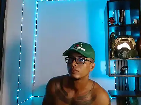 Snapshot of bigblackmen117uncs chatting on November 21, 2025, 5:17 am bigblackmen117uncs online show from November 21, 2025, 5:17 am