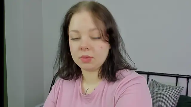 Snapshot of Vlada_vv chatting on May 19, 2026, 5:25 am Vlada vv online show from May 19, 2026, 5:25 am
