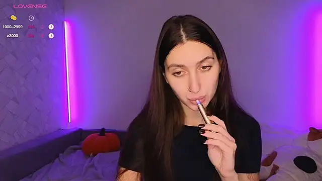 KikkyMi online show from November 28, 2025, 8:20 pm