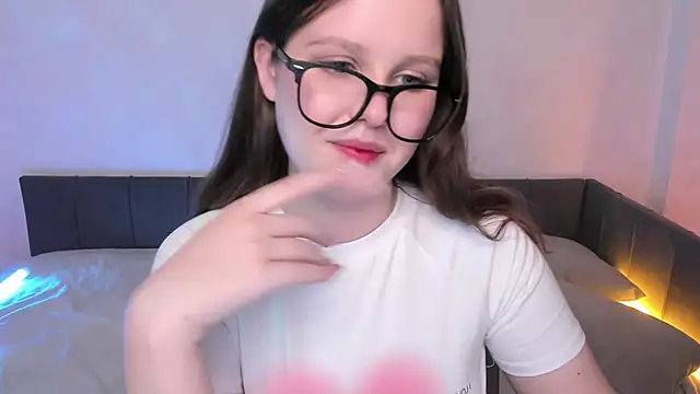 Lana Moon   online show from December 1, 2025, 9:43 am