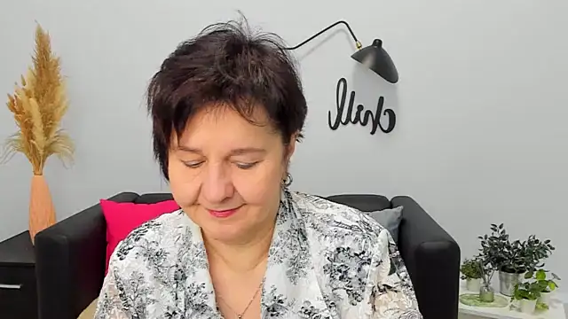 Snapshot of EveRalphes chatting on December 2, 2025, 7:21 am EveRalphes online show from December 2, 2025, 7:21 am