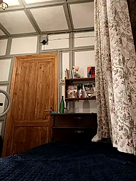 Susiee Redd online show from December 19, 2025, 1:46 pm