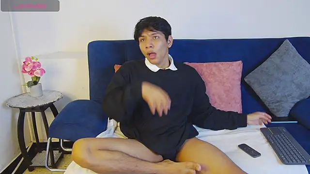 Snapshot of Liam_Sinclair chatting on November 25, 2025, 12:27 pm Liam Sinclair online show from November 25, 2025, 12:27 pm