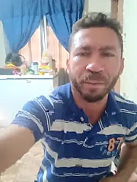 Snapshot of RobertoLuiz84 chatting on May 4, 2026, 6:00 pm RobertoLuiz84 online show from May 4, 2026, 6:00 pm