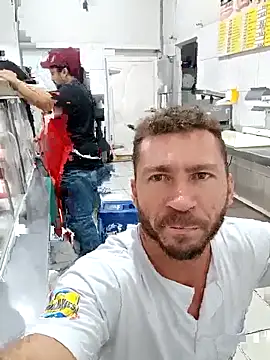 Snapshot of RobertoLuiz84 chatting on April 29, 2026, 5:30 pm RobertoLuiz84 online show from April 29, 2026, 5:30 pm